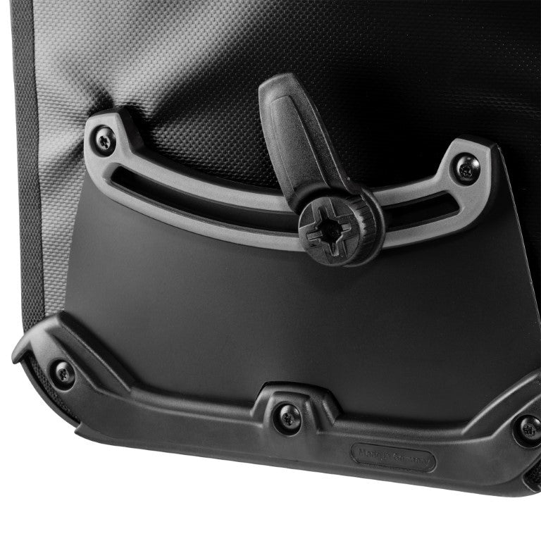 Ortlieb Classic pannier black, rear view with QL2.1 fitting system.