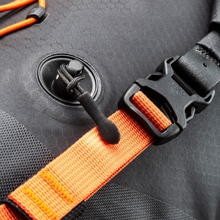 Valve for releasing air from the seat-pack when closing. This makes closing the pack much easier.