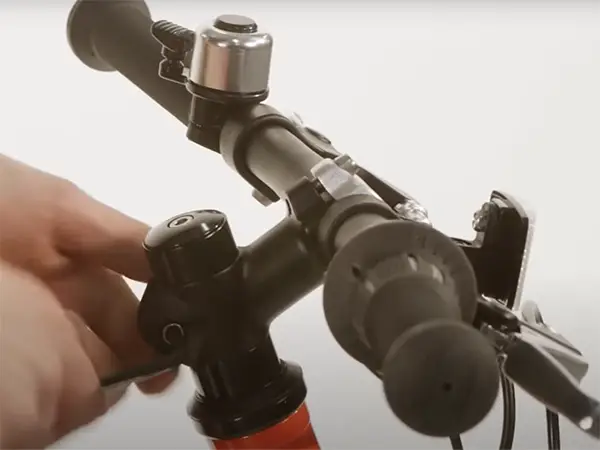 Adjusting handlebar height